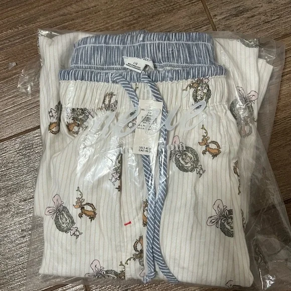 Aerie Cindy Lou Who Grinch Pajama Pants NWT Best Seller - Picture 2 of 9